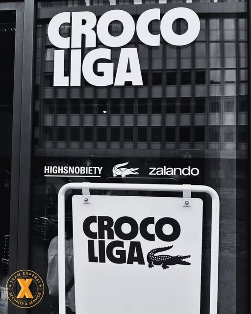 Schaufenster-Installation „Croco Liga“ von Highsnobiety, Lacoste und Zalando